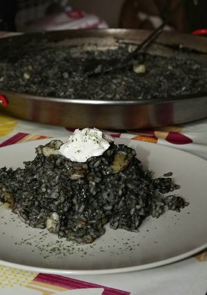 A picture of Arroz Negro with Aioli.