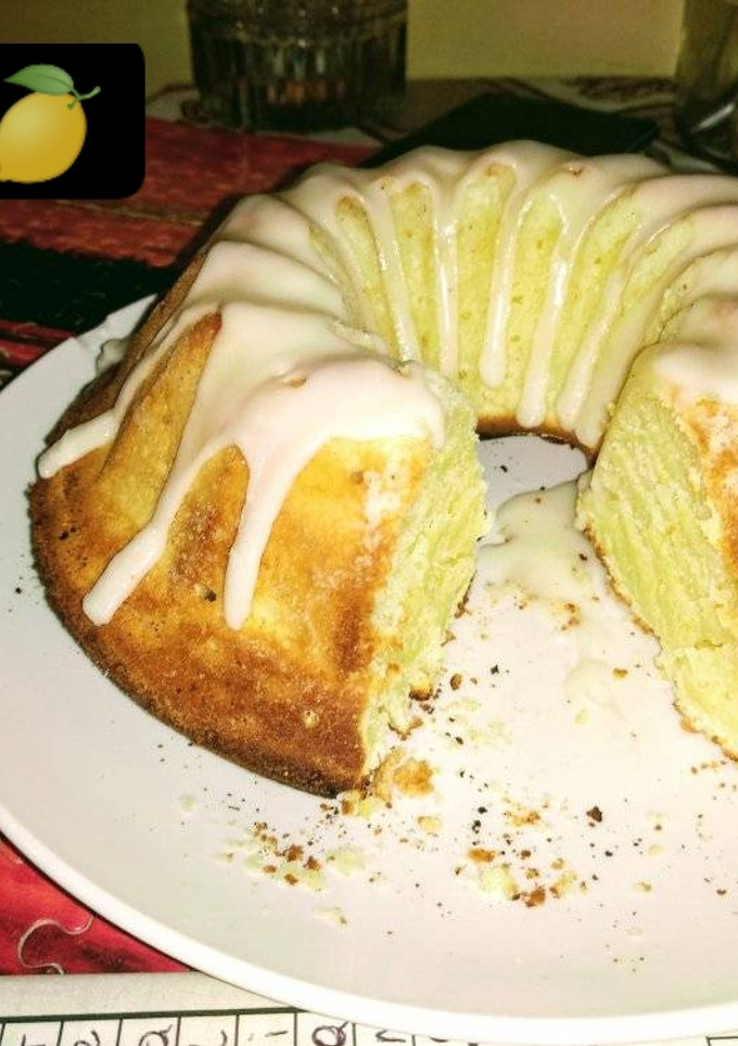 Una foto de Torta húmeda de limón 😋