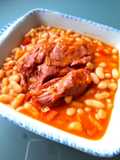 Codillo de cerdo a la naranja con alubias blancas