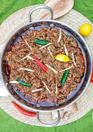 A picture of Lahori Qeema Karahi 😋🥘.