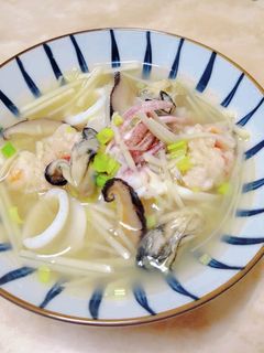 鮮竹筍.鮮蚵.豬肉.小卷.香菇.蝦子.雞湯飯  家常菜 的食譜成品照片