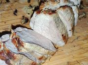 Une photo de rôti de porc à la moutarde