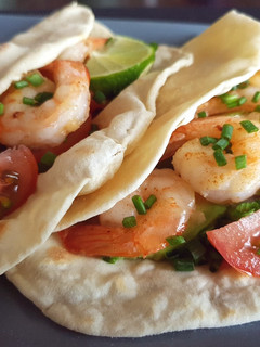 Una foto de Fajitas con Gambas 🦐 y Aguacate 🥑