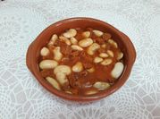 Una foto de fabada vegana