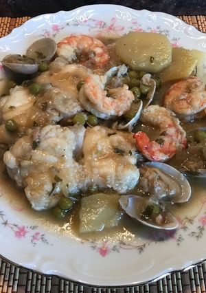 Una foto de Rape con gambas y almejas