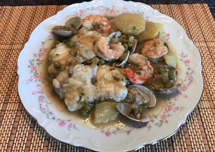 Rape con gambas y almejas