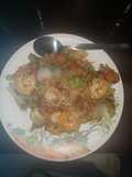 Arroz chino con camarones y vegetales