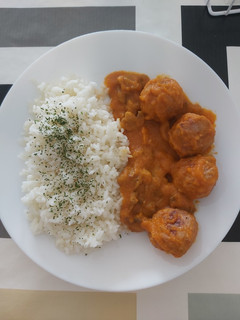 Una foto de Albóndigas con salsa a mi manera!!