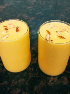 मैंगो शेक (Mango Shake recipe in Hindi) रेसिपी मुख्य फोटो