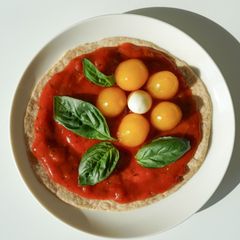 A picture of 10 minutes recipeㅣTomato Daisy Pizza 🍕.