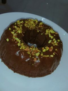 صورة لوصفة كيكه الشوكولاته مع صوص الشوكولاته
