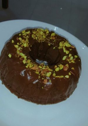 صورة لوصفة كيكه الشوكولاته مع صوص الشوكولاته