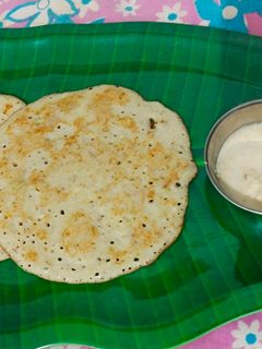 ओनियन उत्तपम (onion uttapam recipe in marathi) रेसिपी चे मुख्य फोटो