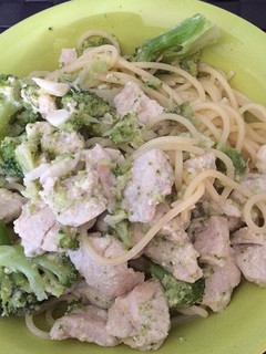 A picture of Spaghetti Chicken Alfredo.