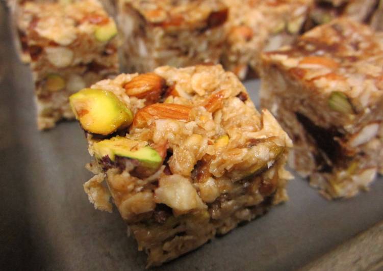 Healthy No-Bake Oatmeal, Dates And Assorted Nuts Energy Bars Healthy No-Bake Oatmeal, Dates And Assorted Nuts Energy Bars
