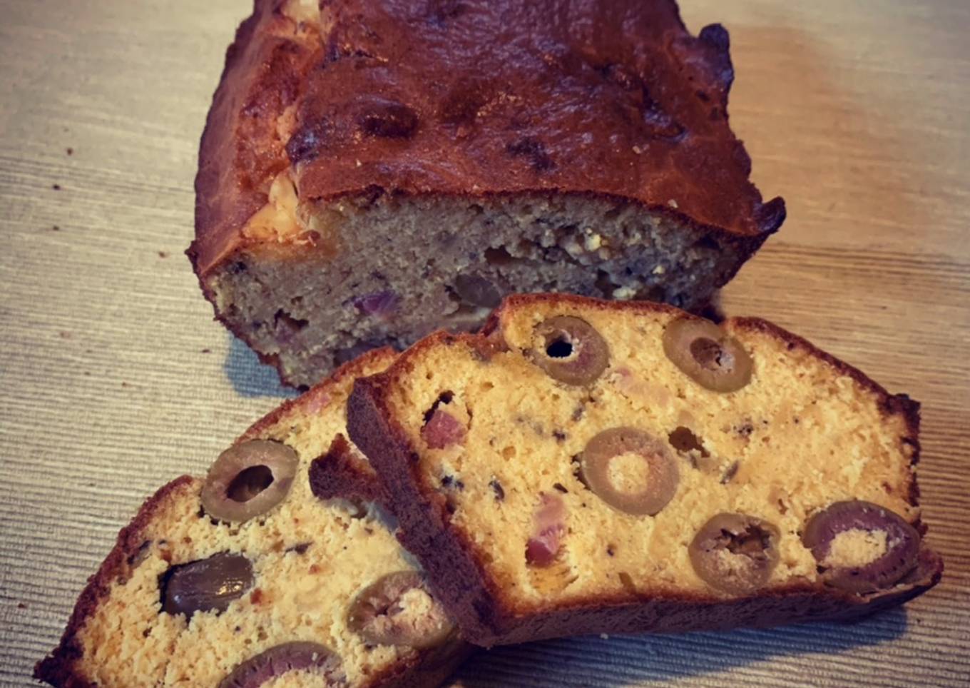 Cake aux olives et au cumin sans gluten - Recette kéto ou veggie