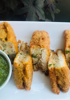 A picture of Bread Pakora.