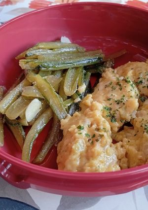 Una foto de Kokotxas de Bacalao al Pil Pil con Borraja Salteada