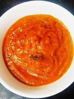 தக்காளி பூண்டு சட்னி (Tomato garlic chutney recipe in tamil) செய்முறை முக்கிய புகைப்படம்