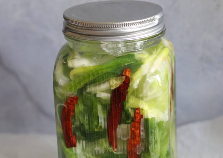 Recipe: Delicious Fermented spring onions and cabbage Thai style 🥬🌶