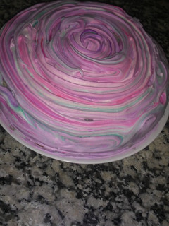 Una foto de Torta húmeda de limón con merengue suizo