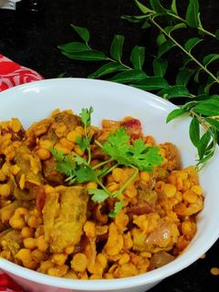 दाल करेला (Dal karela recipe in Hindi) रेसिपी मुख्य फोटो