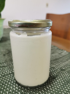Una foto de Salsa de ajo fácil