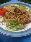 Pasta con Vegetales Salteados y Tiritas de Carne