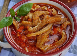 Pikáns pacalpörkölt recept fotója