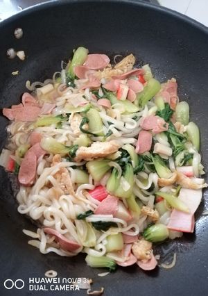 A picture of Sausage Udon.