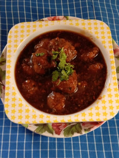 A picture of Vegetable Manchurian with Spicy Sauce.