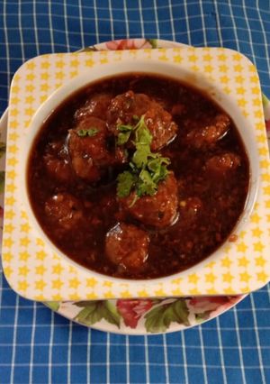 A picture of Vegetable Manchurian with Spicy Sauce.