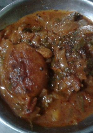 दम आलू (dum aloo recipe in marathi) रेसिपी चे मुख्य फोटो 