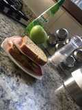 Sándwich con pepinillos