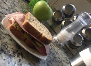 Una foto de Sándwich con pepinillos