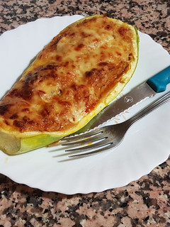 Una foto de Calabacín relleno de atún