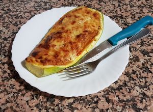 Foto principal de Calabacín relleno de atún