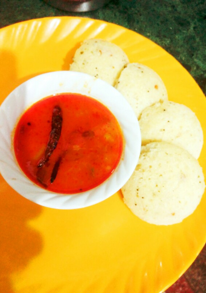 A picture of Idli sambhar.