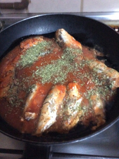 Una foto de Sardinas en salsa de tomates 🍅