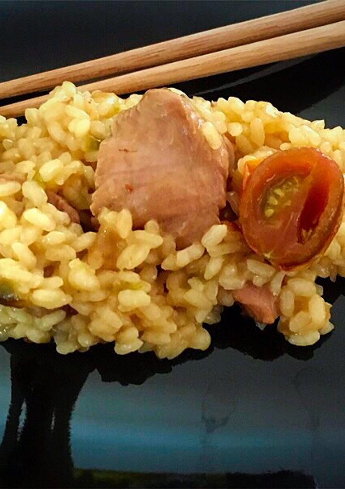 Una foto de Arroz con pavo al estilo oriental