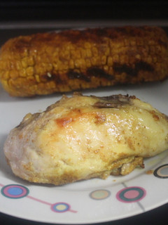 Una foto de Pechugas de pollo con maíz al grill doble