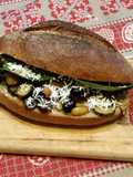 Panino Caponata di zucchine, Ricotta salata e basilico