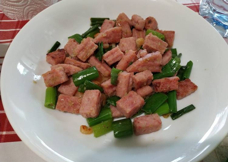 Resep Bunga bawang oseng daging luncheon, Enak