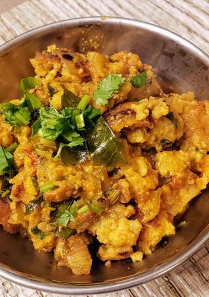 નોન ફ્રાઇડ વડા કઢી (Not Fried Vada Curry Recipe In Gujarati) રેસીપી મુખ્ય ફોટો