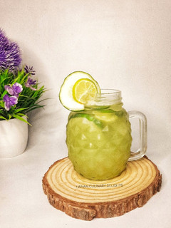 A picture of Cocumber lemonade.