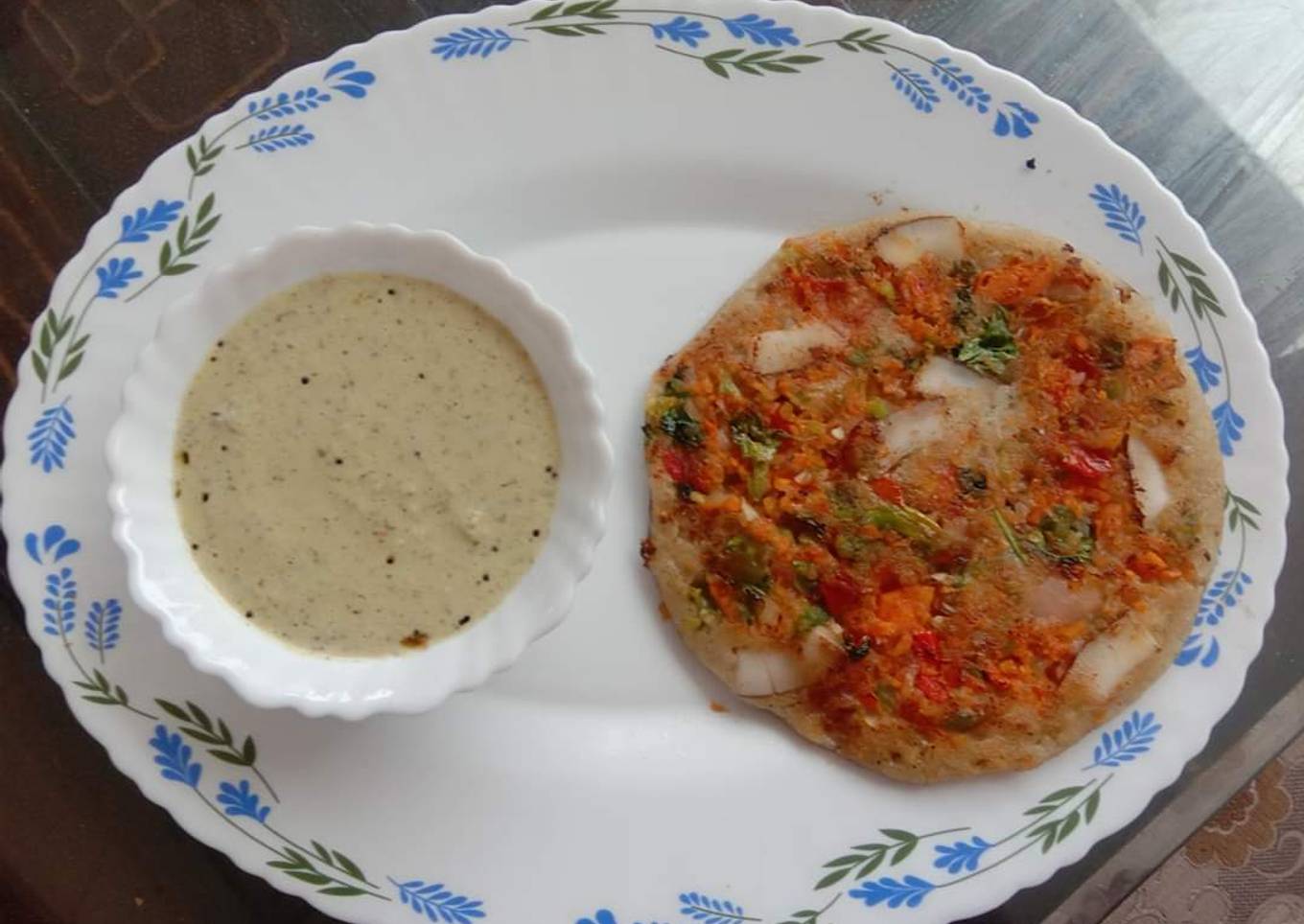 Veggie Uttapam with Peanut Chutney
