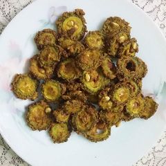 A picture of Karela rings.