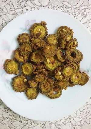 A picture of Karela rings.