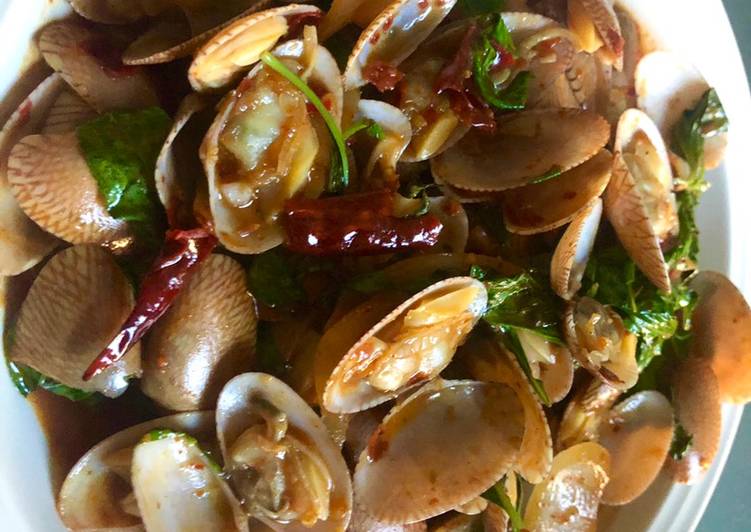 หอยลายผัดพริกเผา