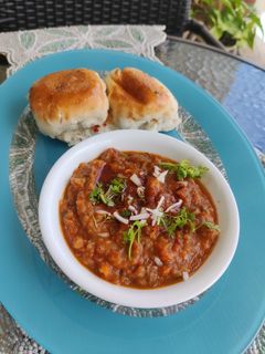 પાવભાજી (Pav Bhaji Recipe In Gujarati) રેસીપી મુખ્ય ફોટો
